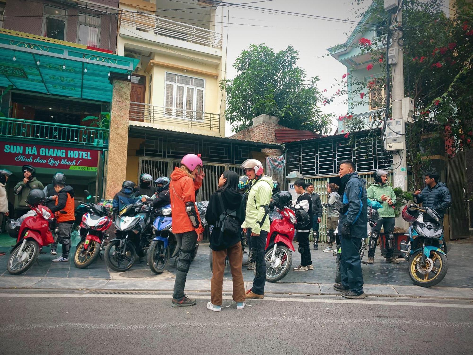 Sun Ha Giang Hotel-Tours-Motorbike Rental Экстерьер фото