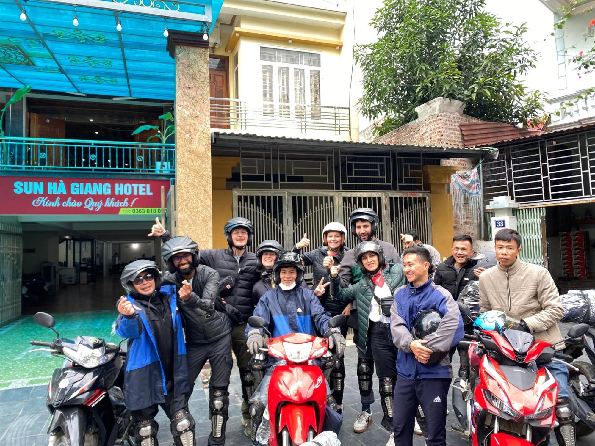 Sun Ha Giang Hotel-Tours-Motorbike Rental Экстерьер фото